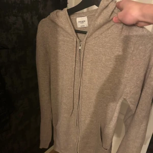 John Henric Kashmir zip hoodie - Snygg tröja som är väldigt skön och 100% Kashmir 