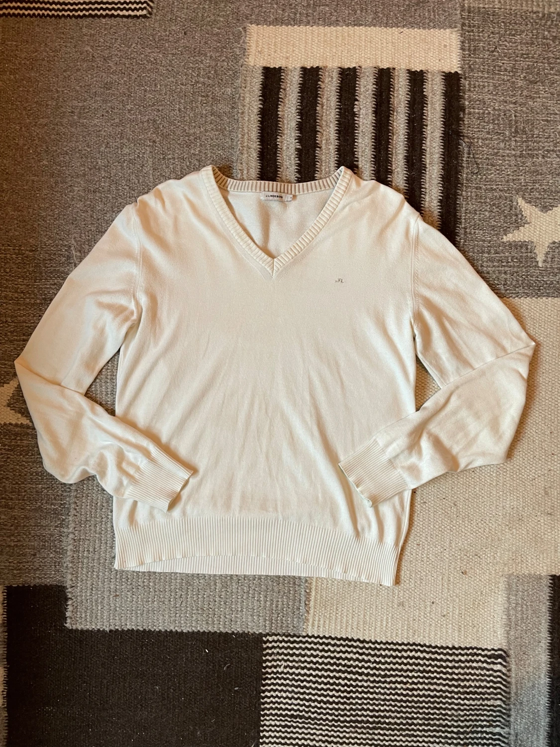 Vit v-ringad tröja från J.Lindeberg - 1