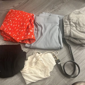 klädpaket - allt för 15 kr, finns defekter💕