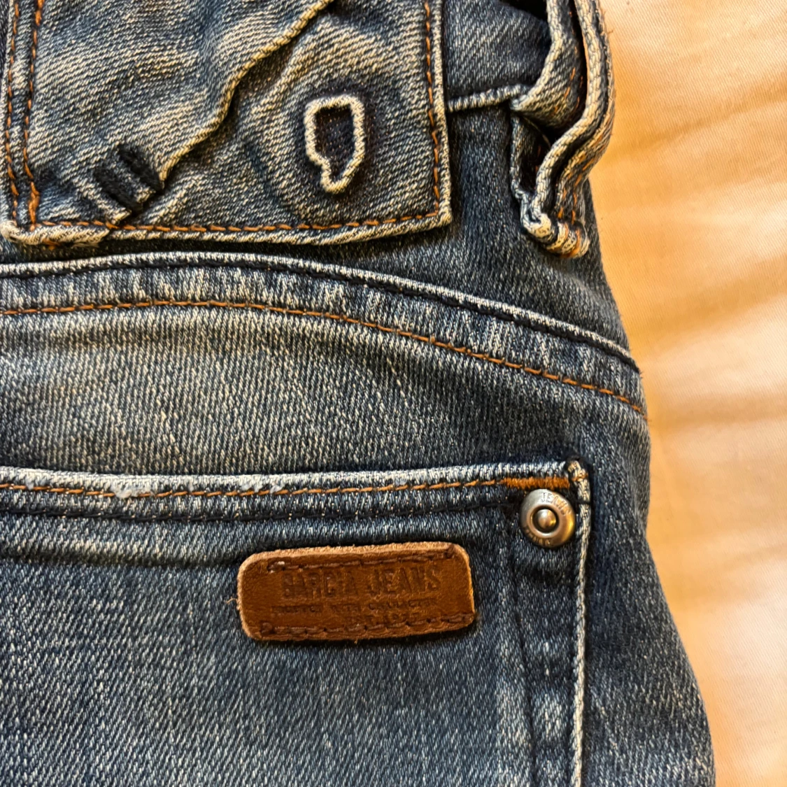 Blå jeanskjol med volang från Garcia Jeans - 2