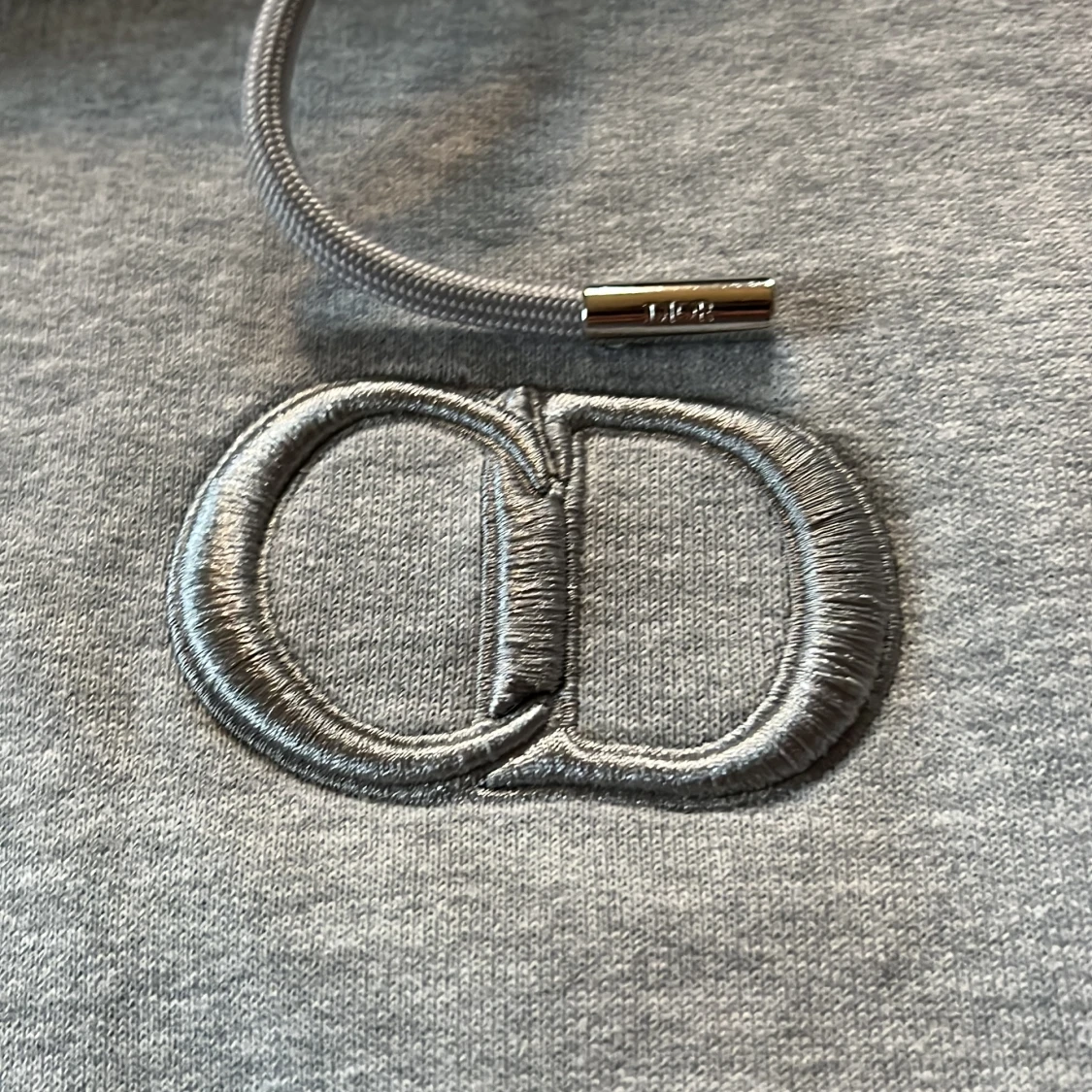 Grå hoodie med CD logga - 3