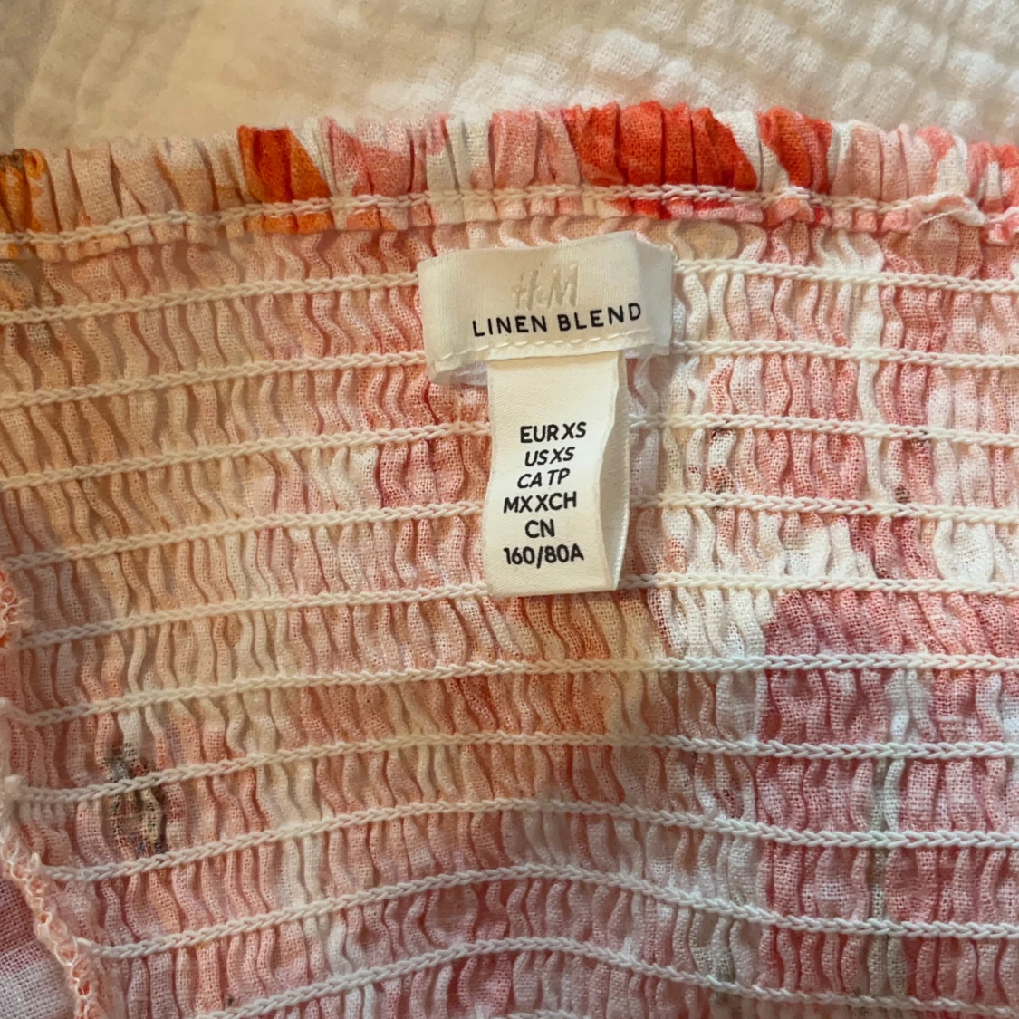 Blommig croppad linnetopp från H&M - 1