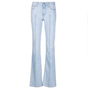 Filippa K jeans - Snygga ljusblå bootcut jeans från Filippa K. Använd ett fåtal gånger så i nyskick, original priset är 1588kr