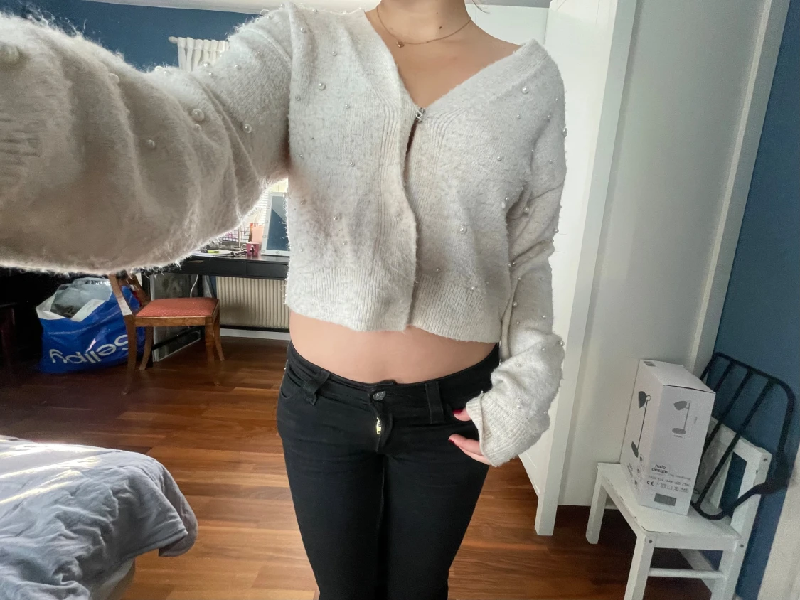 Vit croppad kofta med pärlor - 1