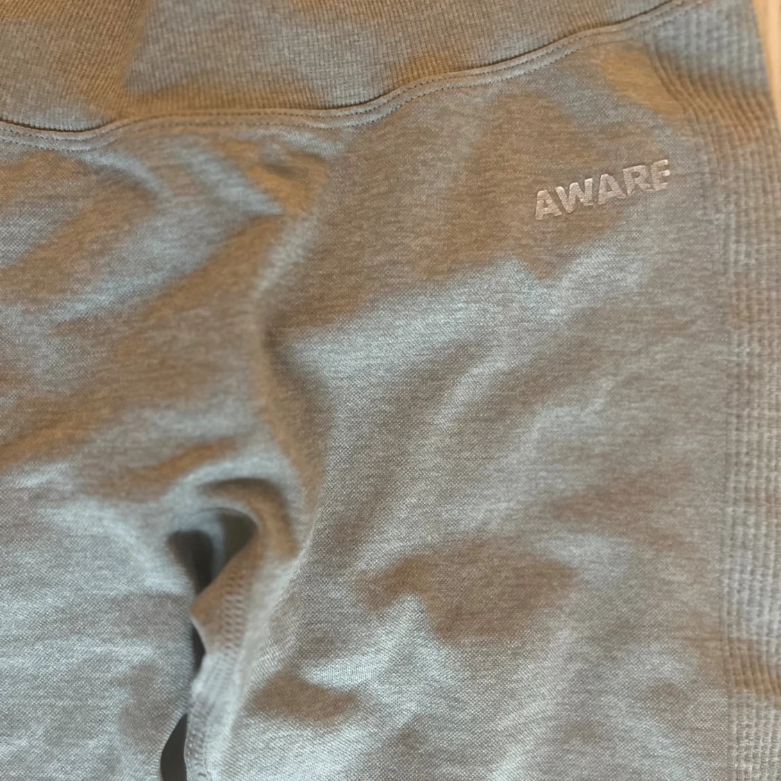 Grå leggings från AWARE - 2
