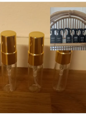 Lush splitpaket  - 3 stycken 5 ml glasdekanter med spray ✨️Välj bland dessa dofter 🔅Snowfairy🔅Strawberry fields forever 🔅Honey I washed the kids 🔅Avocado co-wash 🔅Grape soda 🔅Sex bomb 🔅Milky bath 🔅The comforter 🔅Sticky dates 🔅Yog nog 