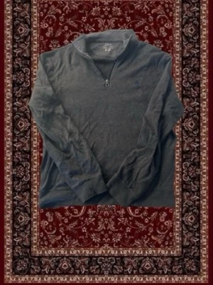 Raffe grå quarter zip - Mörkgrå quartzip i bomull från USA