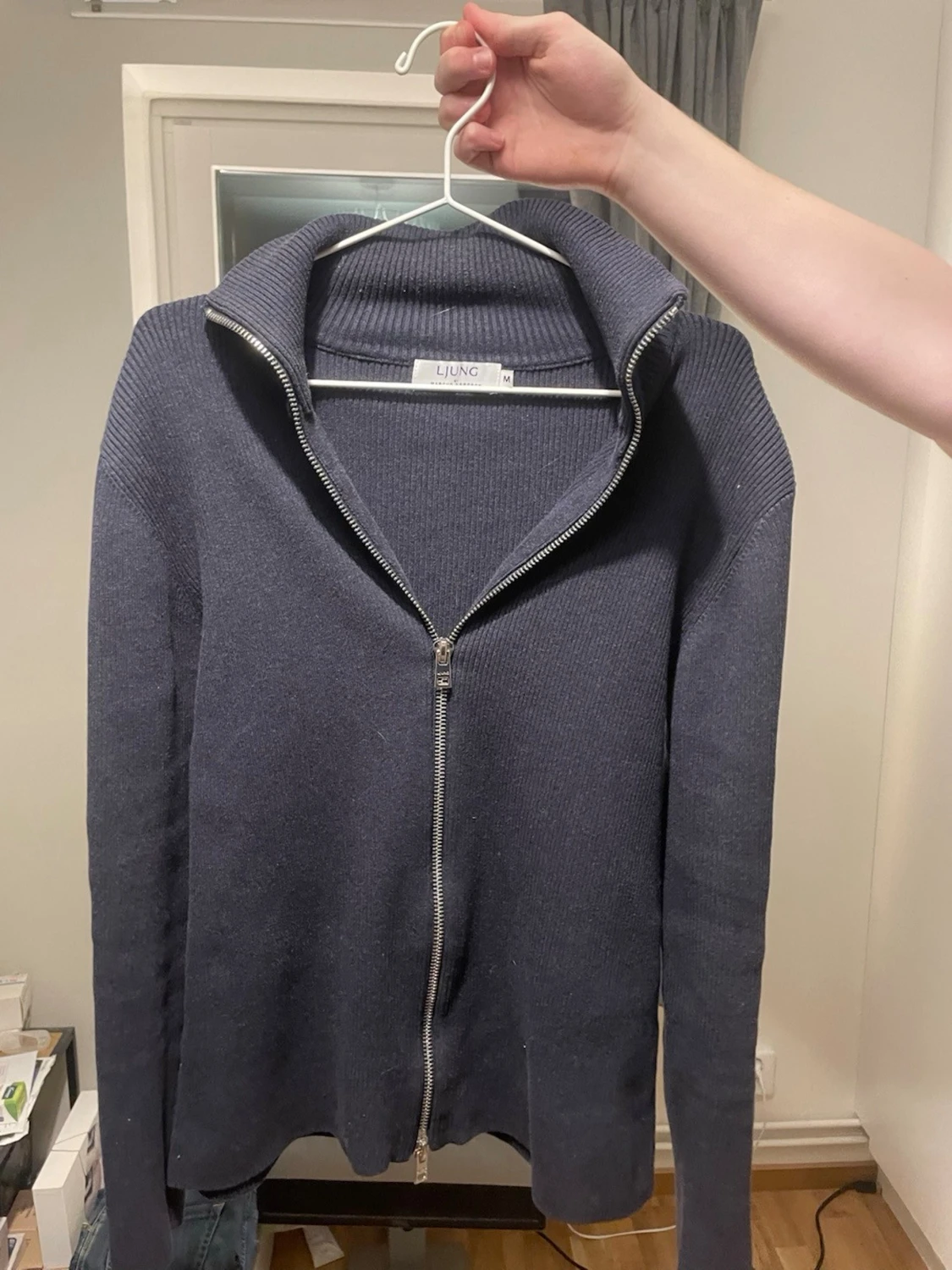 Mörkblå kofta från Ljung Marcus Larsson