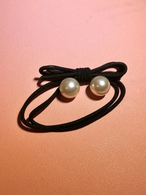 Hårsnodd - En fin hårsnodd som även kan användas som armband. Aldrig använt🖤