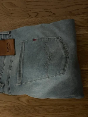 Replay Anbass hyperflex  - Nya jeans från Replay i modellen Anbass hyperflex. Dessa är nya utan taggar, köpte de i somras men jag har inte använt dem mer än 2 eller 3 tillfällen.