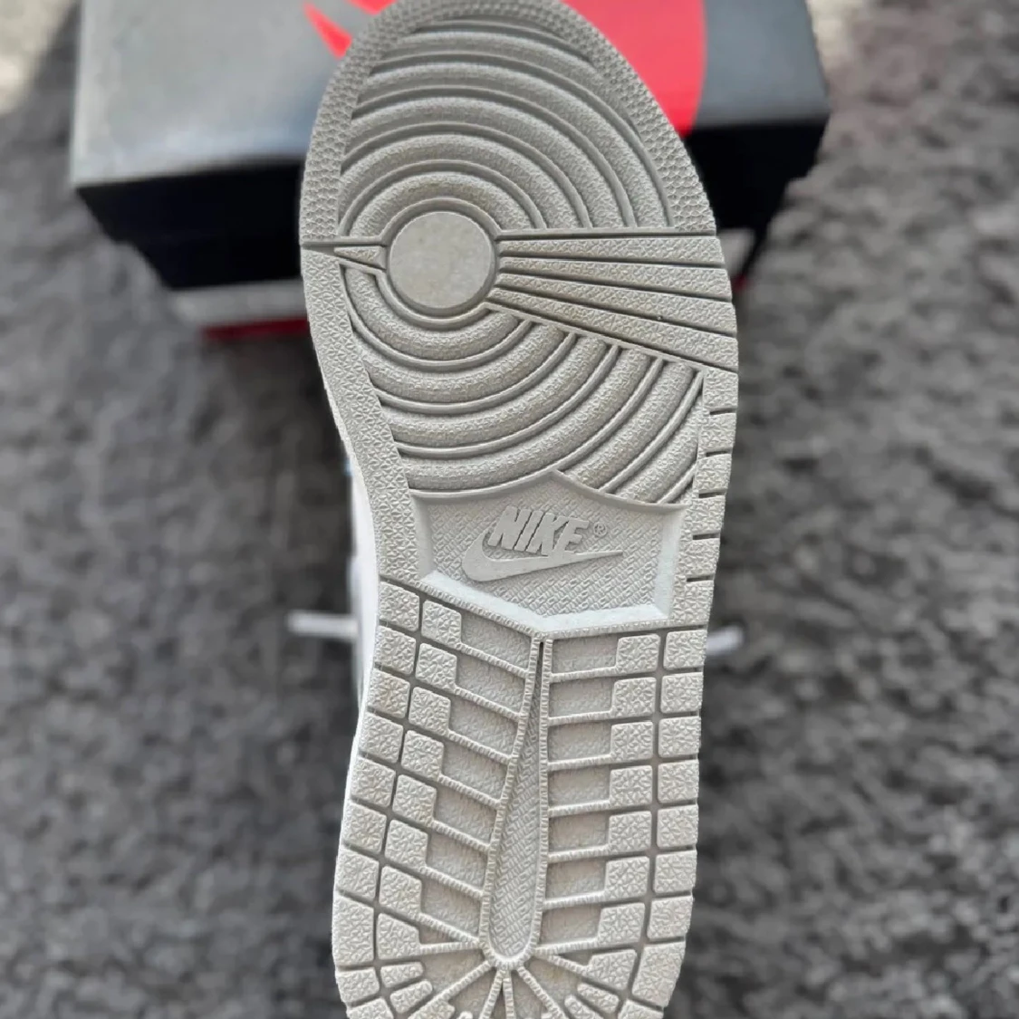 Jordan 1 Hyper Royal High (OG) - 3