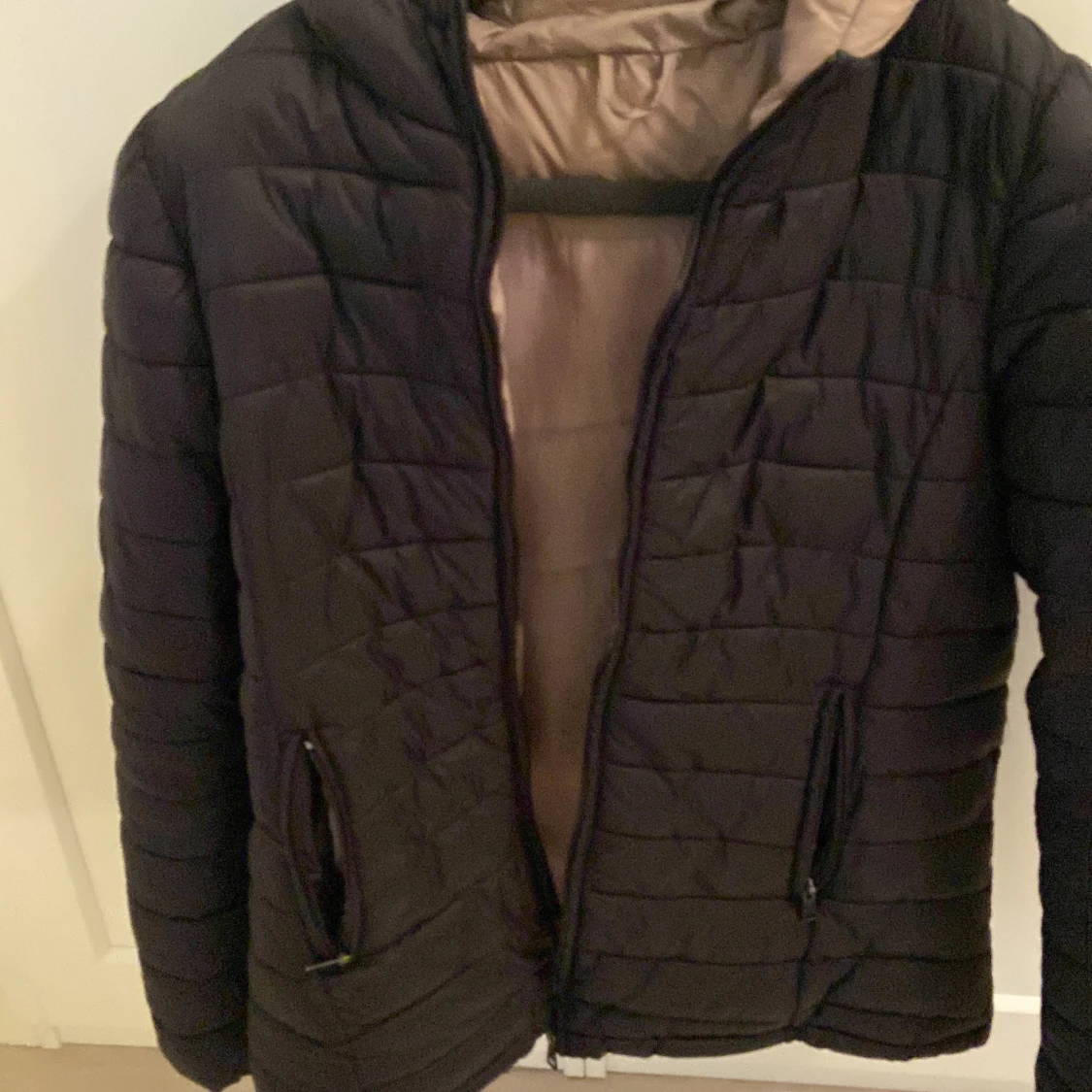 Svart pufferjacka från Marikoo - 2