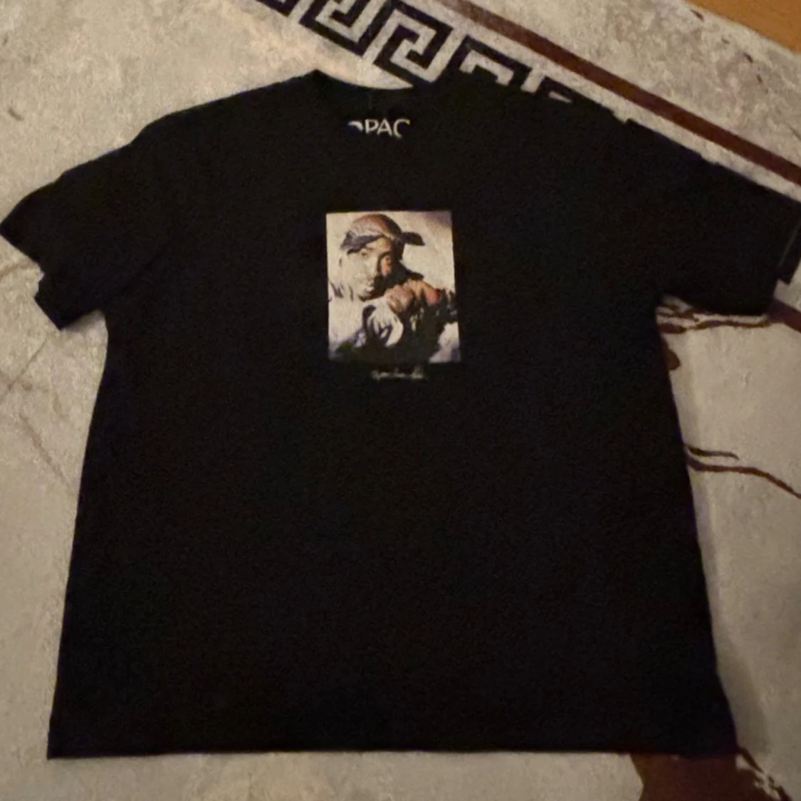 Svart Tupac t-shirt med tryck