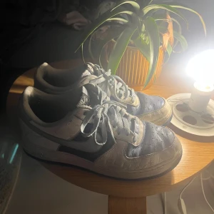 Nike Air Force 1 sneakers blå/vit - Står bara, köp om du vill