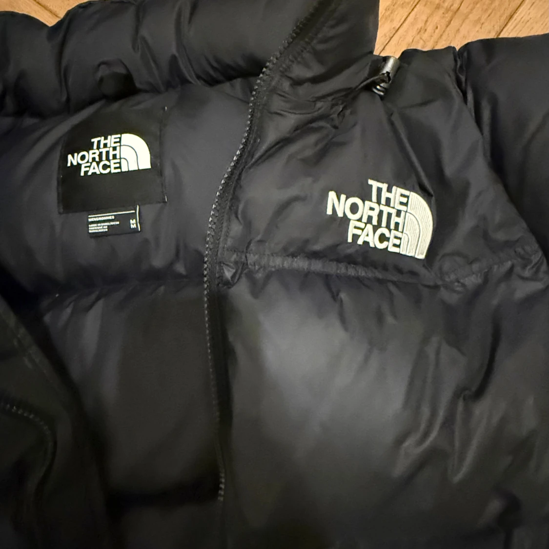 Svart pufferjacka från The North Face - 4