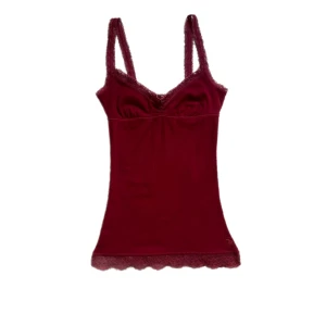 Abercrombie & fitch linne - Jättesött rött linne från äldre abercrombie & fitch med spets. Storlek s men jag har sytt in det lite i sidorna för tightare passform. Fint skick. Använd köp nu💋