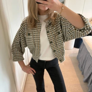 Kofta  - Perfekta koftan från mango för unika och coola outfits!