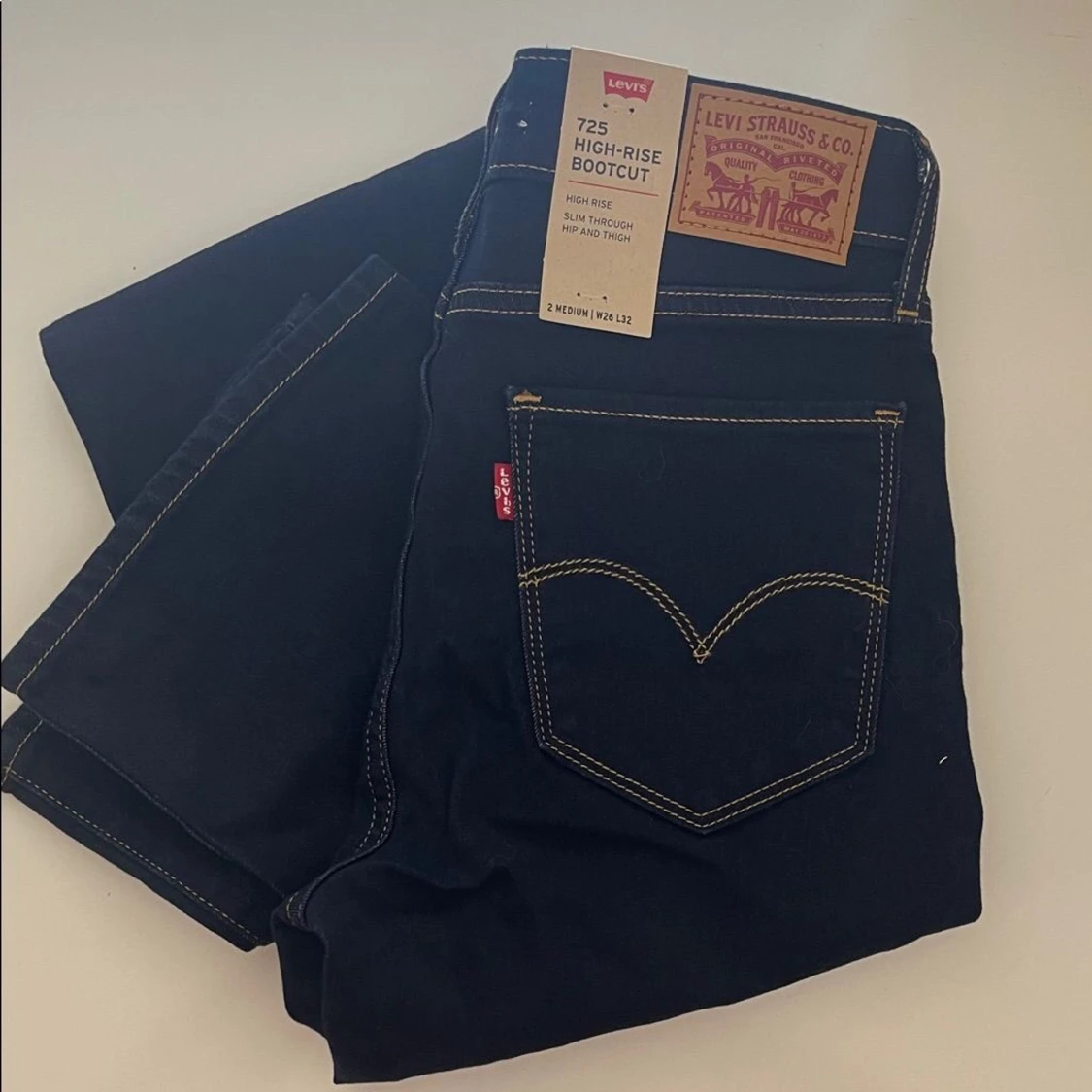 Levi's 725 High-Rise Bootcut Jeans - 3