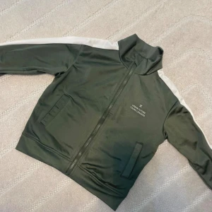 Grön vindjacka Urban Future - Snygg grön tröja/dragkedja för dem mindre  storlek 98 2-3åring 