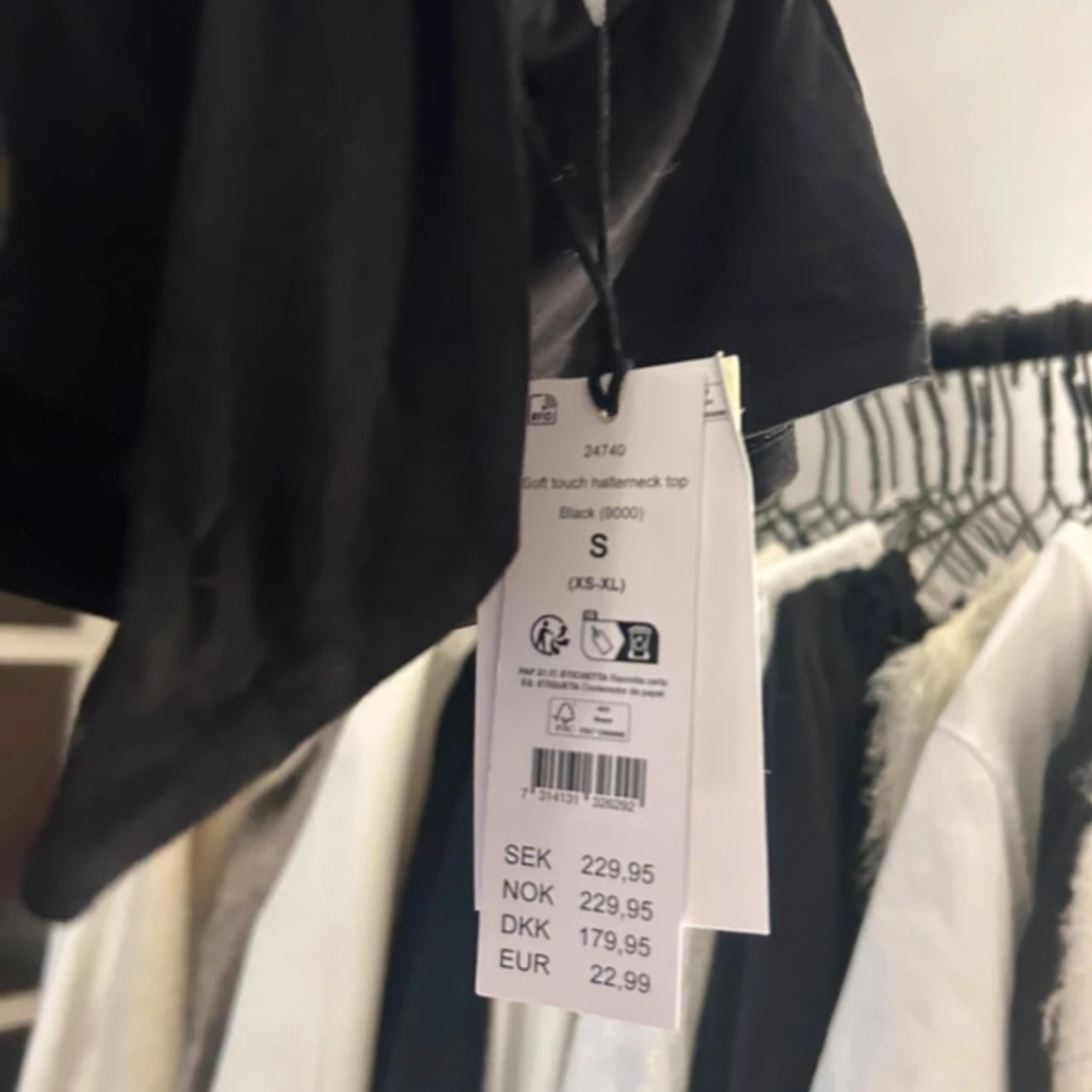 Svart omlotttopp med knyt - 2