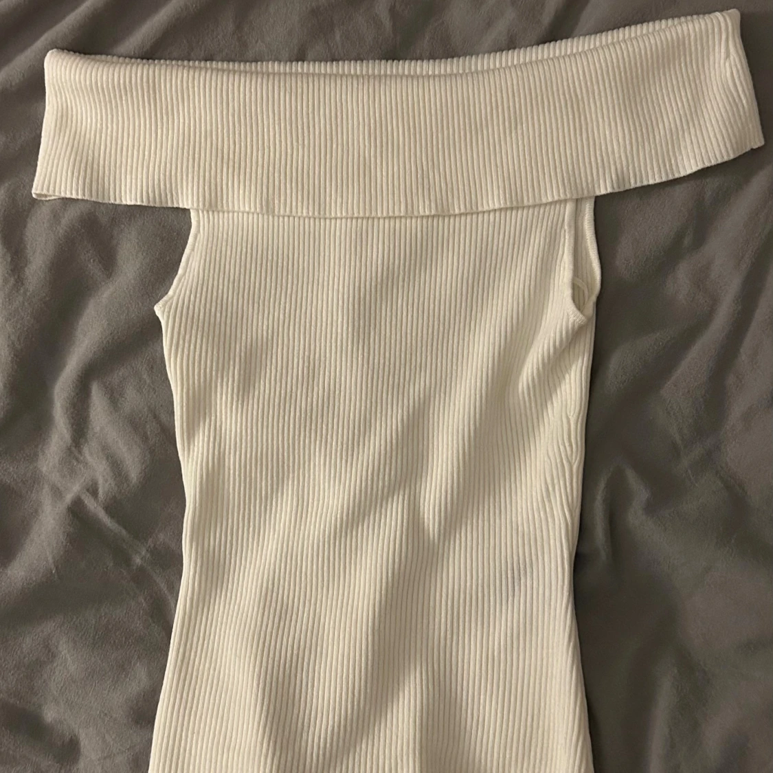 Vit offshouldertopp - 1