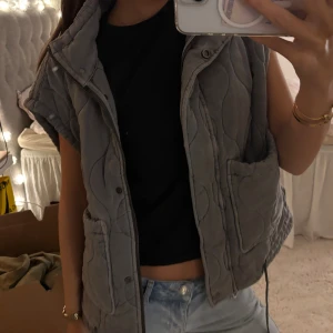 Väst  - Skitsnygg väst från Zara!