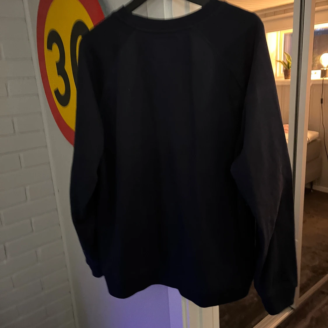 Navy blå sweatshirt med rund hals - 1
