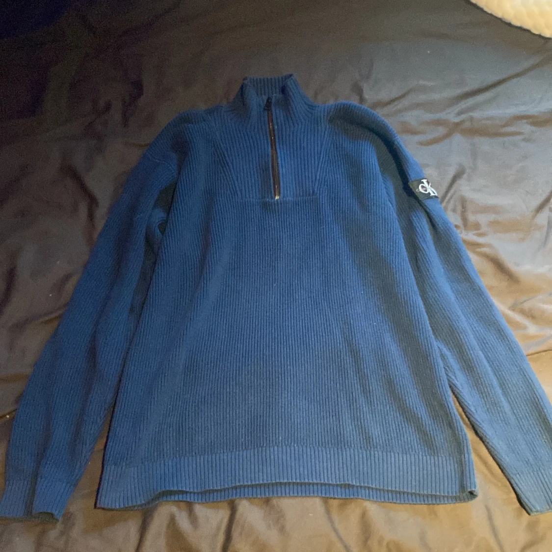 Blå stickad half zip från Calvin Klein