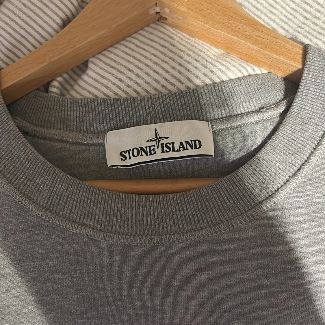 Grå sweatshirt från Stone Island - 2