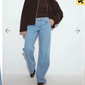 Populära nakd jeans  - Säljer mina superfina nakd jeans som är använda max 2 gånger som nu tyvärr blivit försmå. I färgen ”ljusblå” 