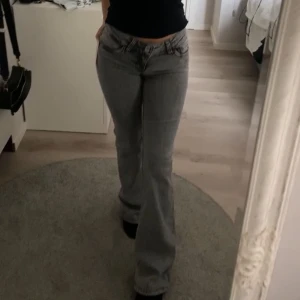 Gråa bootcut jeans - Ny/Bra Skick! Ljusgråa, regular jeans.