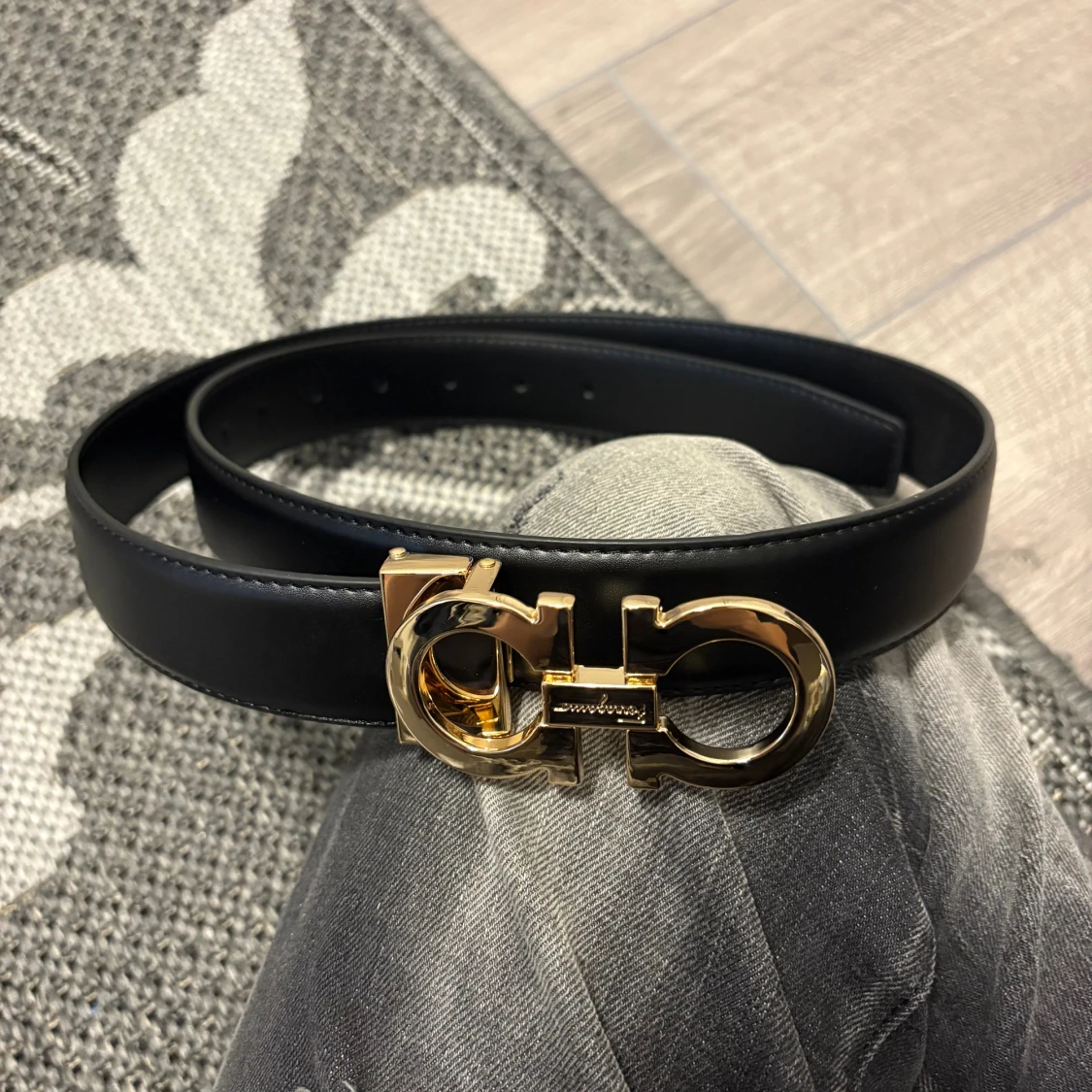 Svart skärp från Salvatore Ferragamo