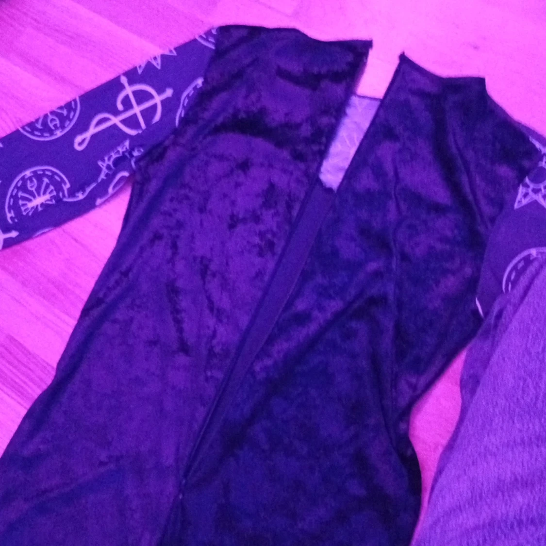 Svart långklänning med meshärmar - 3