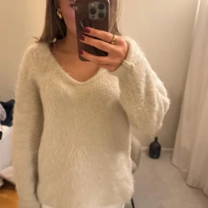 Stickad tröja i mohair - Stickad tröja i mohair 🤎nyskick och slutsåld! Köpt för 1200