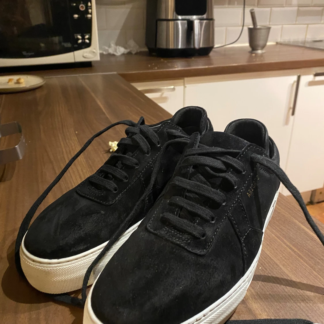 Det är Axel arigato skor  - 3