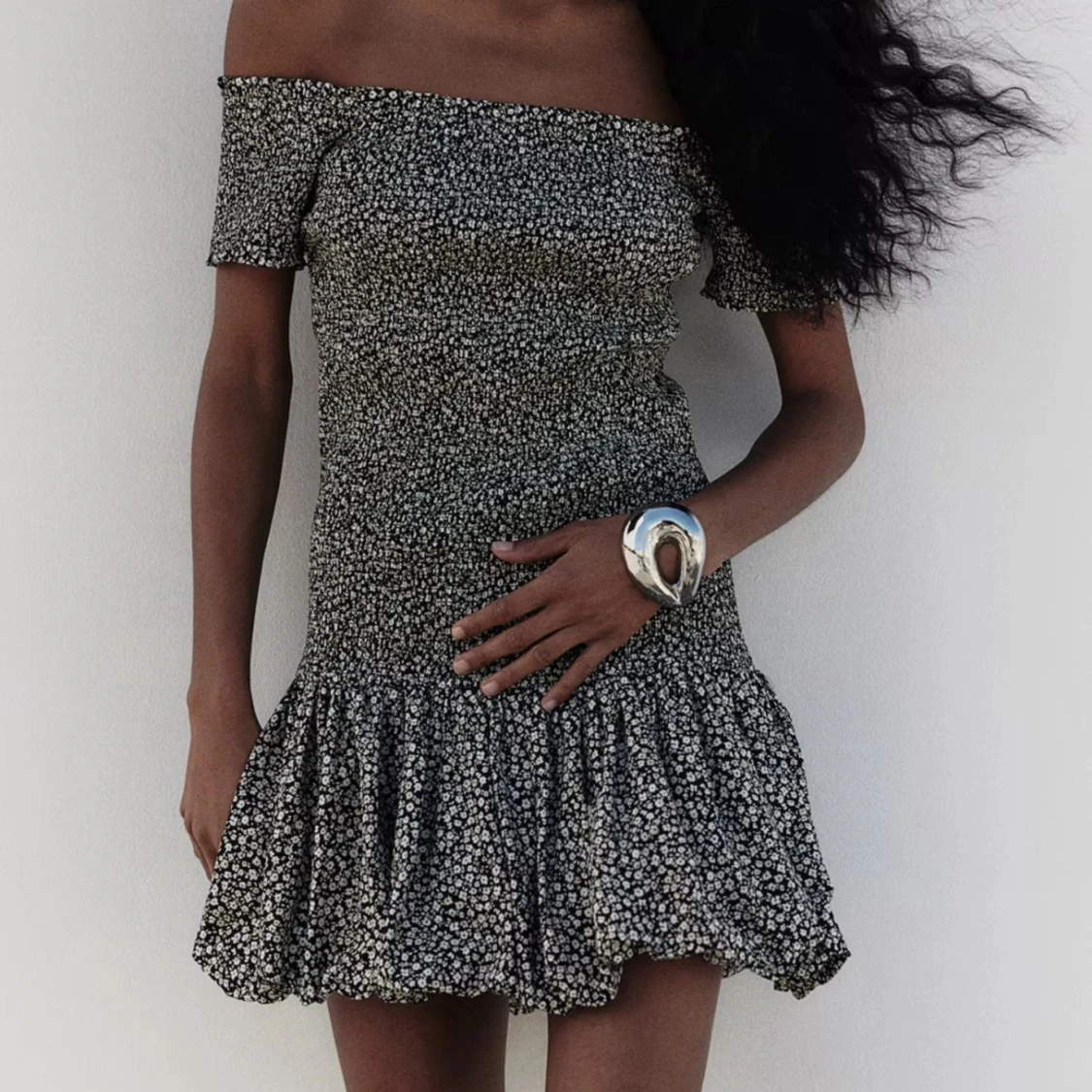 Blommig offshoulder klänning