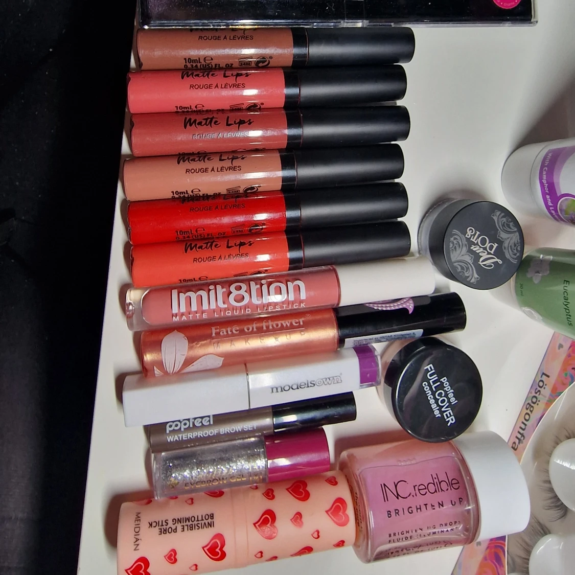 Stort sminkpaket med ögonskugga & läpprodukter med mera! - 4