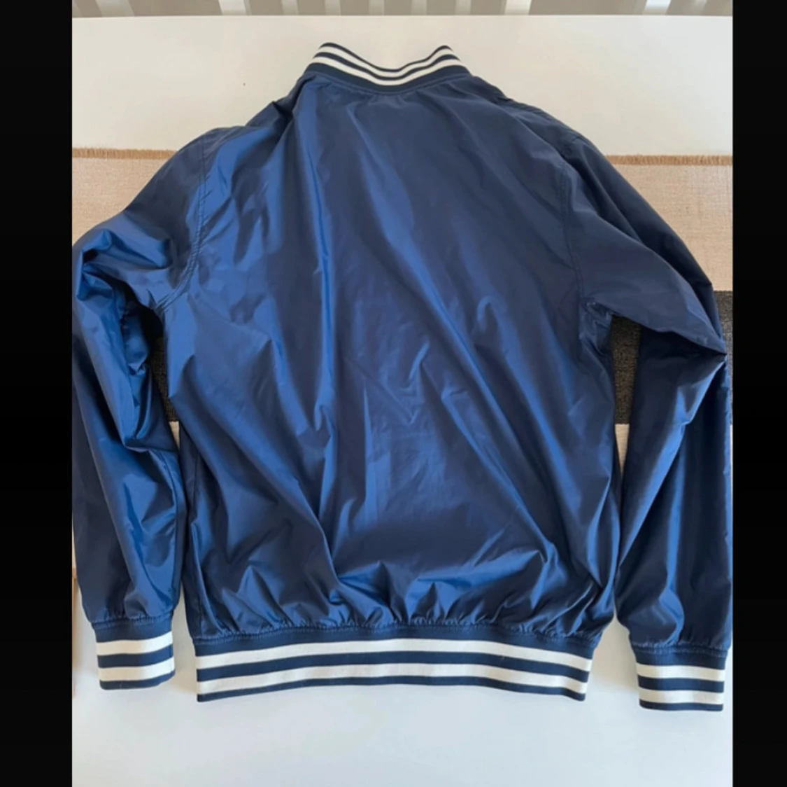 Marinblå bomberjacka från H&M L.O.G.G. - 3