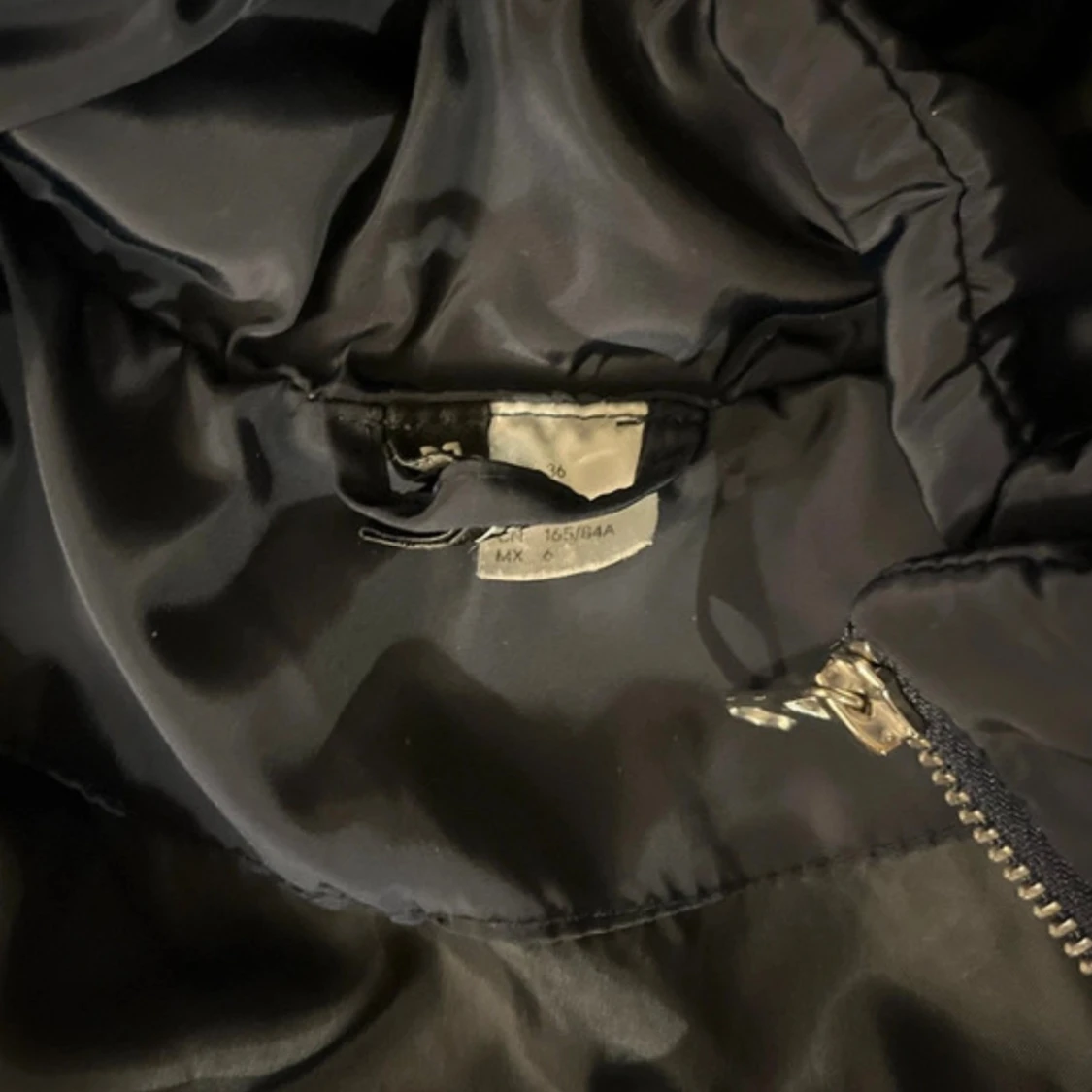 Mörkblå pufferjacka med fuskpäls - 1