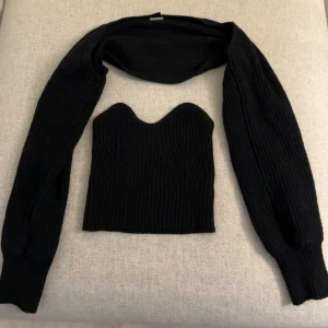 Stickad tubtopp med bolero  - Använd fåtal gånger, normal i storleken.