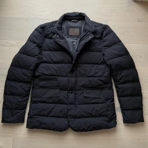 Massimo Dutti jacka - Skick 9/10 | Storlek M | Modellen är 188cm och väger 76kg! | Hör av dig vid frågor!