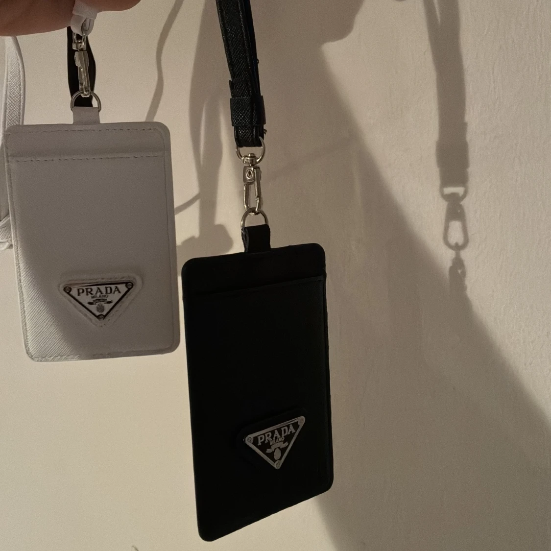 plånbok i svart och vitt