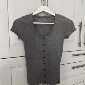 Hollister - Jättefin hollister henley topp i storlek S. I nyskick. 