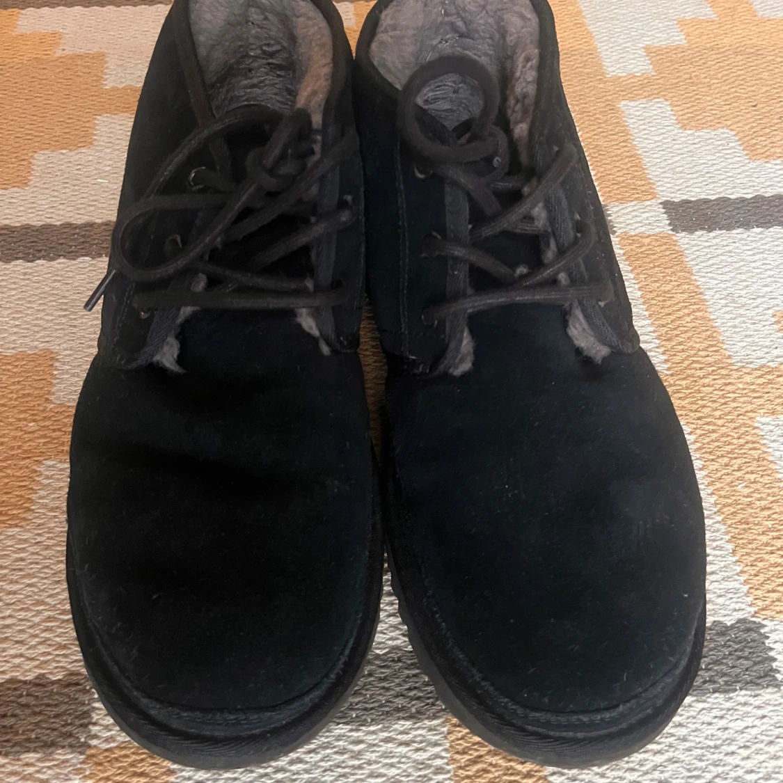 Svarta mockakängor från UGG - Neumel - 4