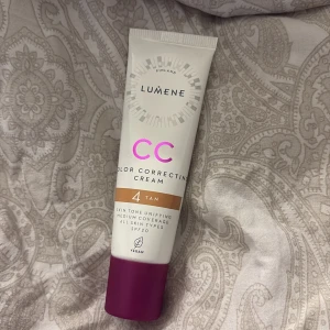 Lumene CC Cream 4 Tan - Lumene CC Color Correcting Cream i nyansen 4 Tan. Den är endast testad