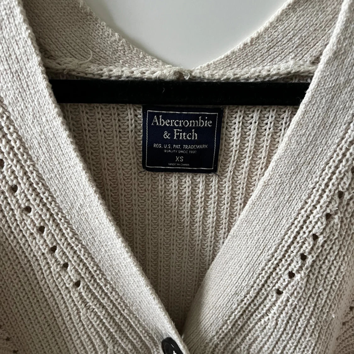 Beige kofta från Abercrombie & Fitch - 2