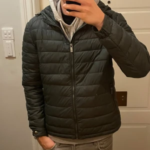 Intressekoll | jacka - Jacka - Massimo dutti - Akvarell mörkgrön - Exklusiv med snygga detaljer