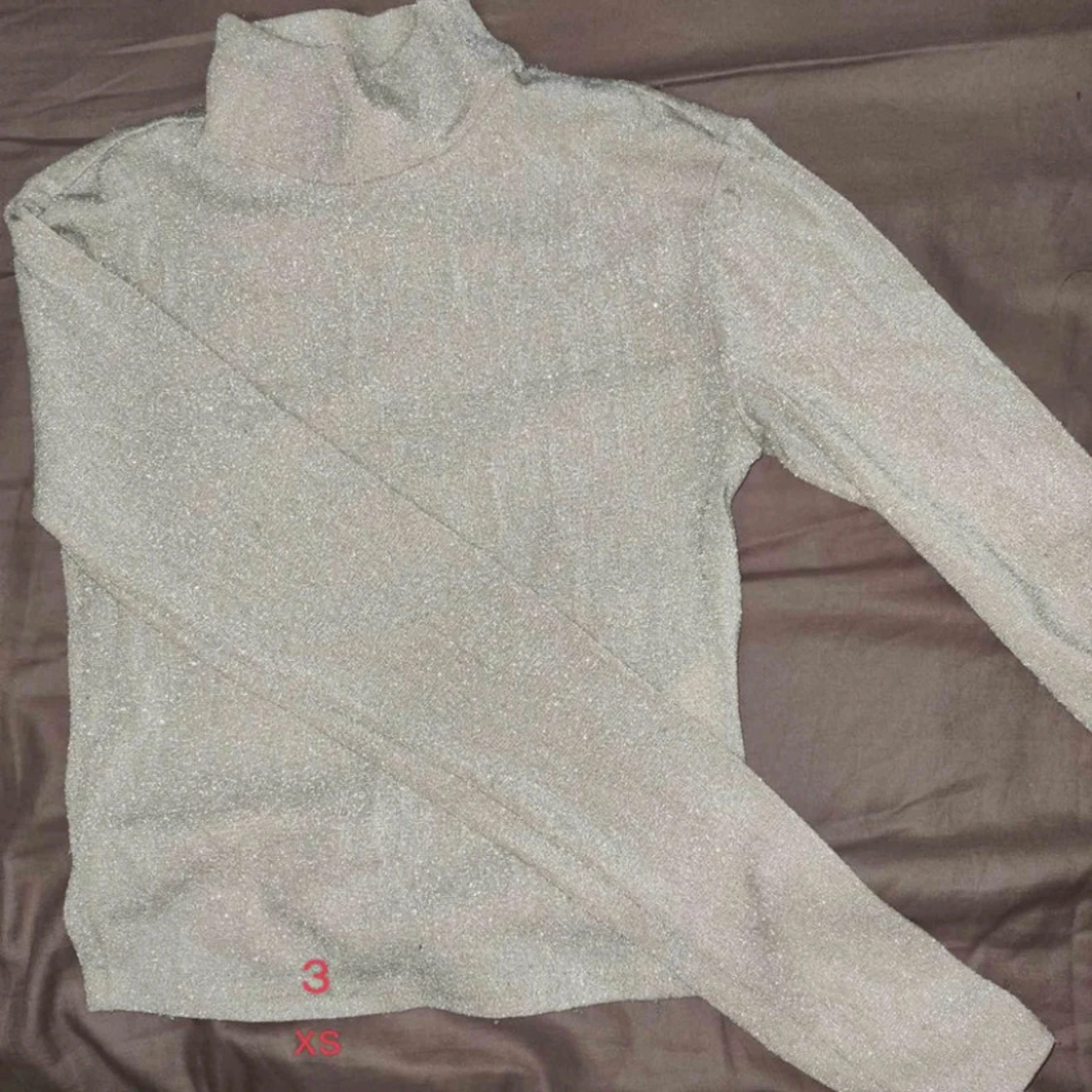 Glittrig beige polotröja XS långärmad