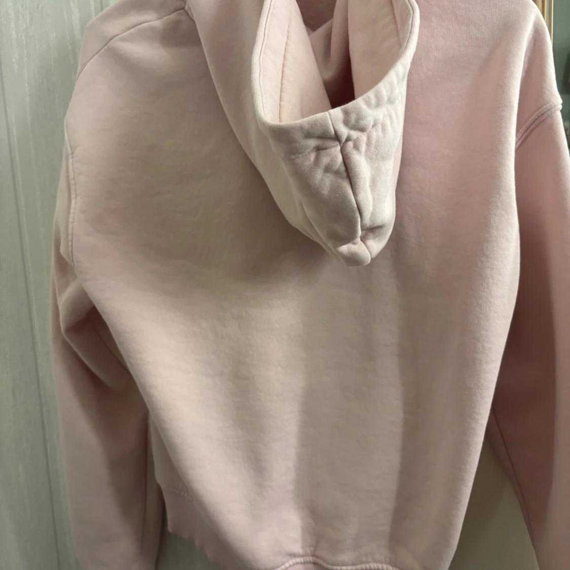 Ljusrosa hoodie från Gina Tricot - 1