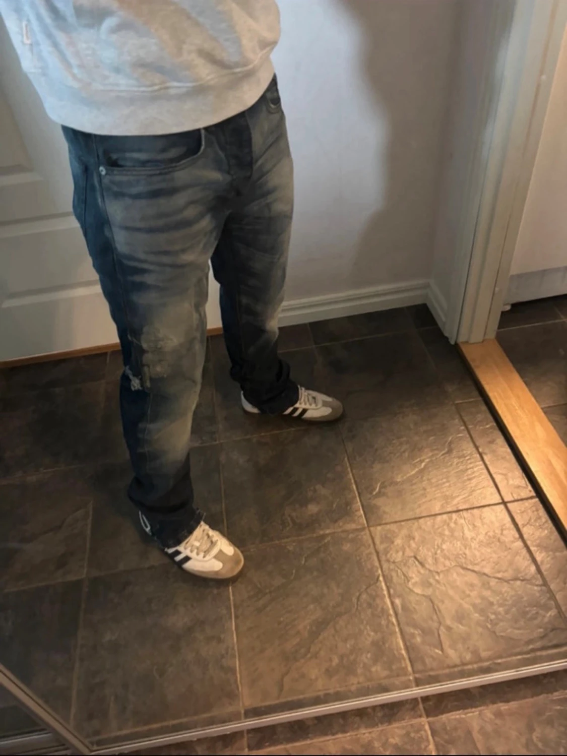 Blå slitna jeans med tvättad look - 1